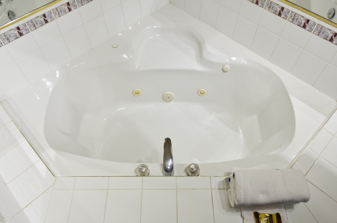 Luxury in Osoyoos Hotel with Jacuzzi InRoom