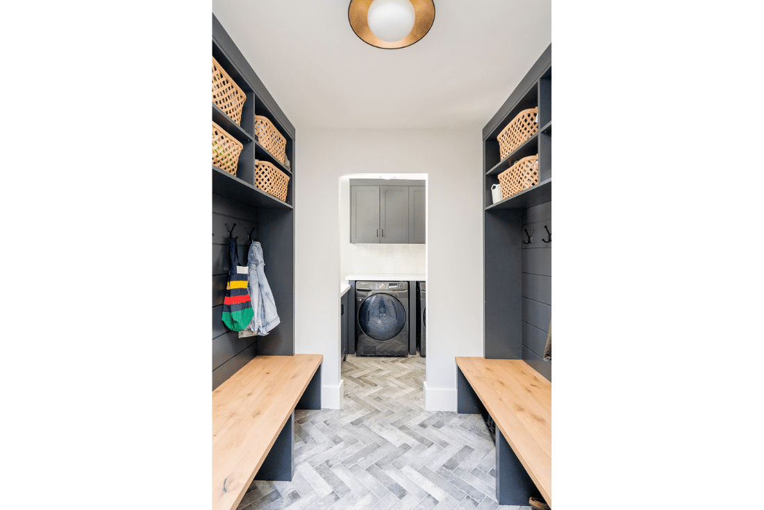 modernfarmhouse-mudroom-black-cabinetry-open-cubbies