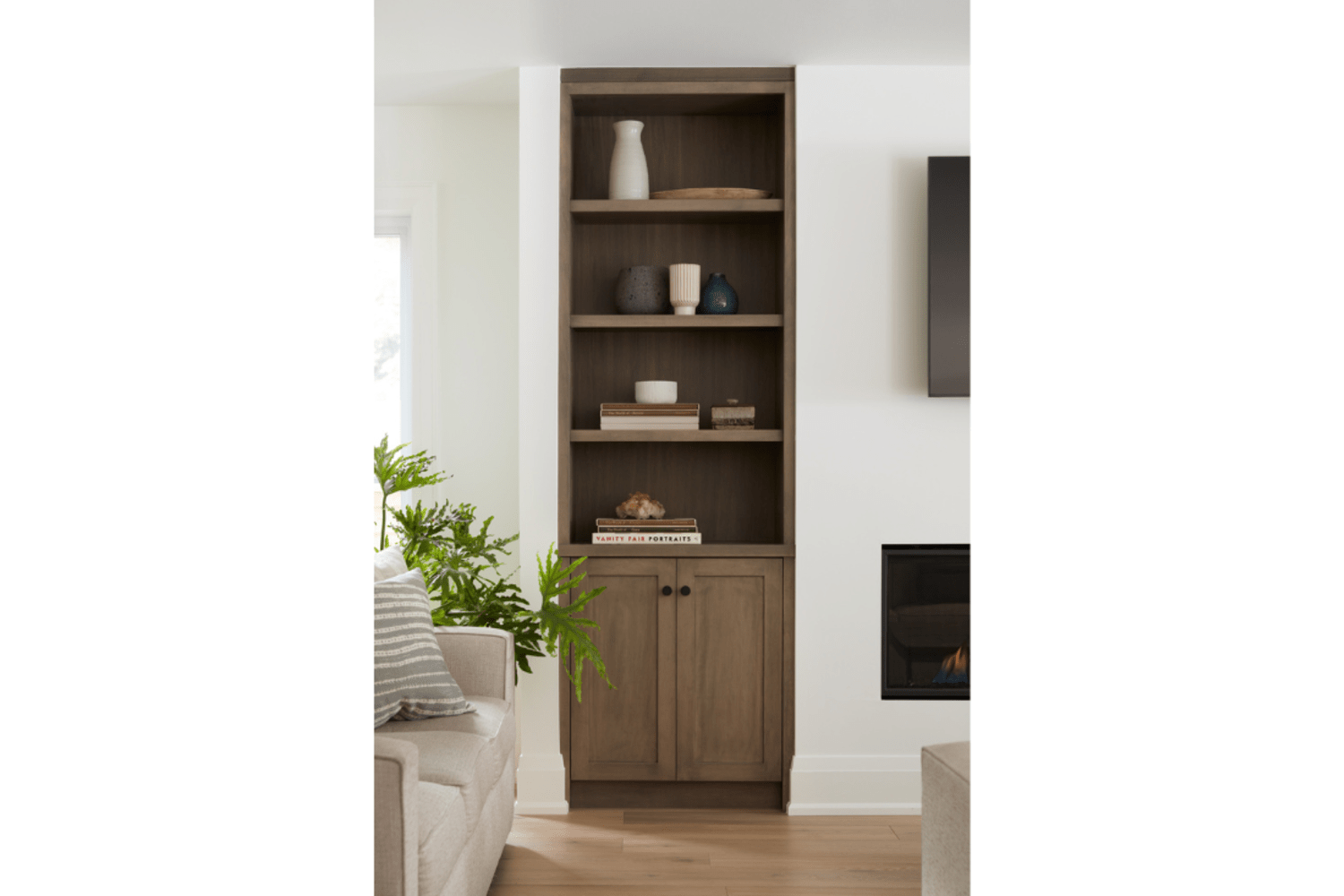 brook-transitional-livingroom-maplecabinetry-wallunits-shelves