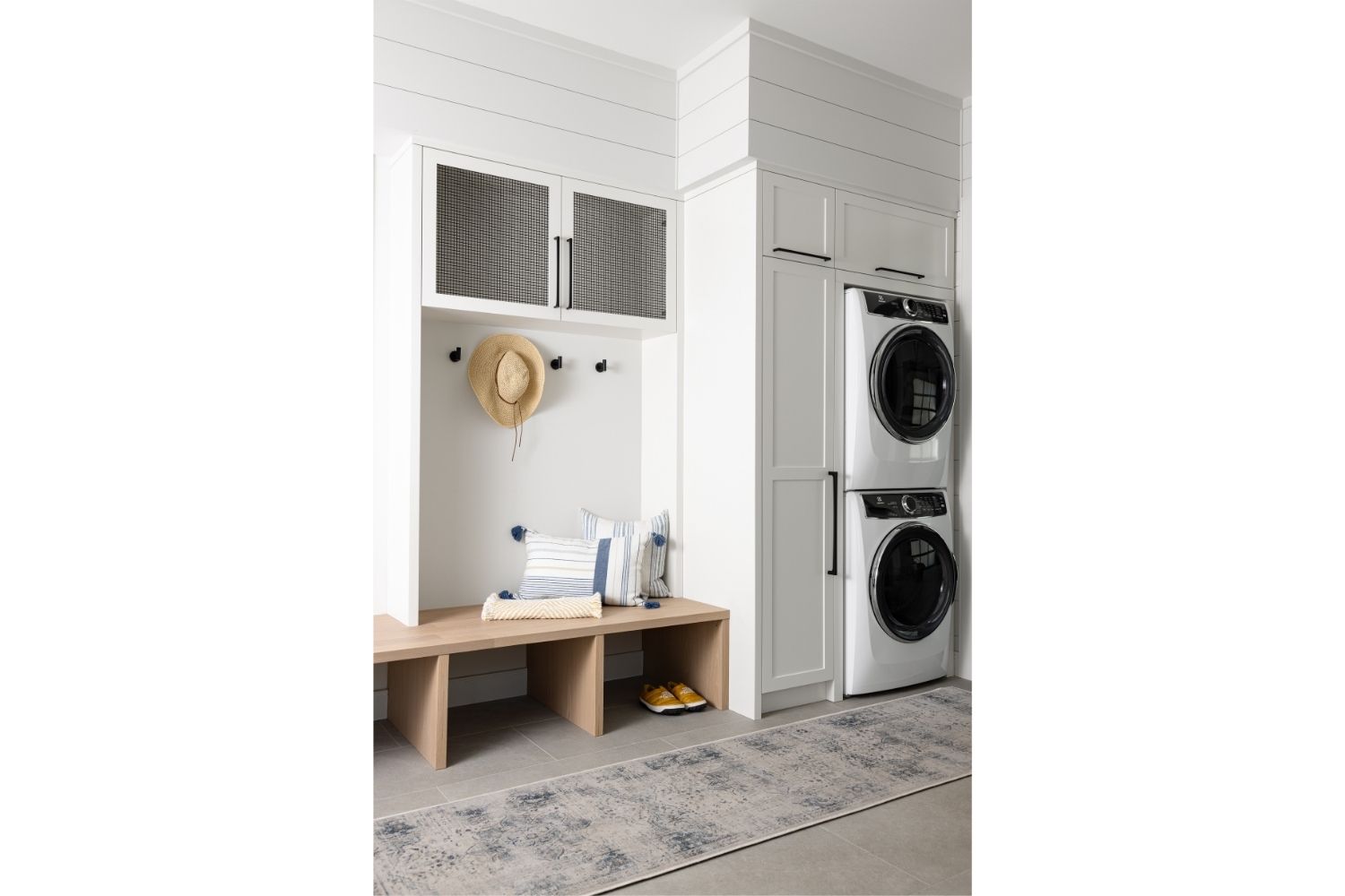 Bangor Lodge white mudroom with washer and dryer