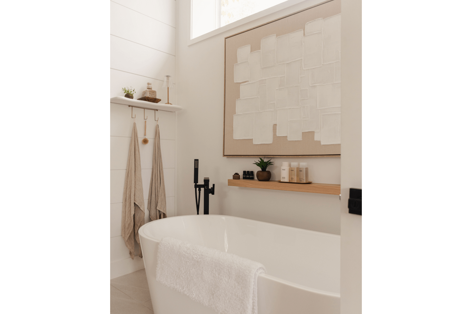 Bathtub with white oak floating shelf
