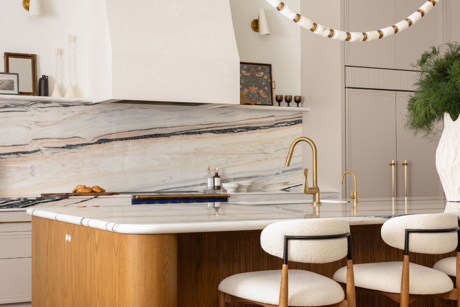 Luxury warm toned kitchen design inspiration