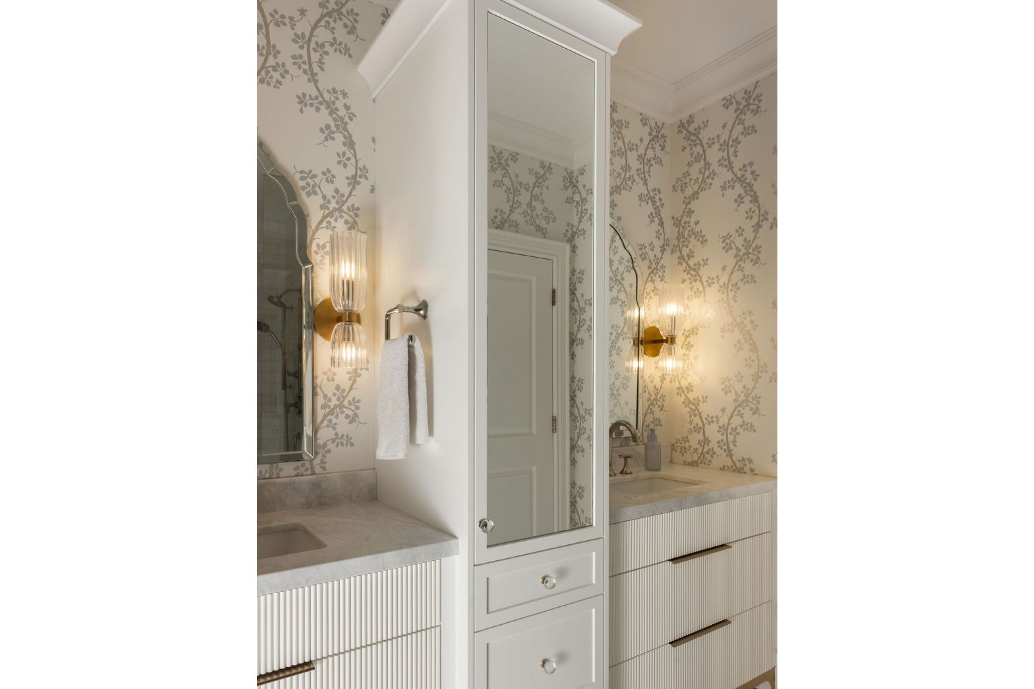 Mirrored bathroom cabinet door with traditional design style