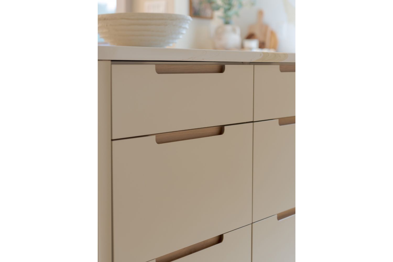 Kitchen drawer integrated finger pulls with white oak backing